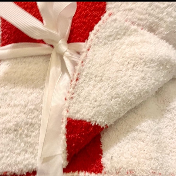 Blanket Red & White Checkerboard Throw
Blanket Cozy Blankets 50” x 60” NEW - Picture 16 of 16